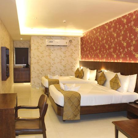Hotel Madhuban Silvassa Esterno foto