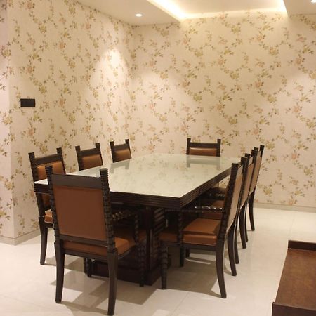 Hotel Madhuban Silvassa Esterno foto