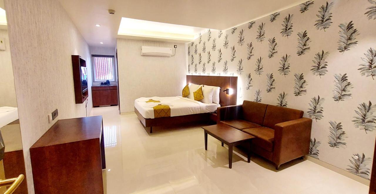 Hotel Madhuban Silvassa Esterno foto