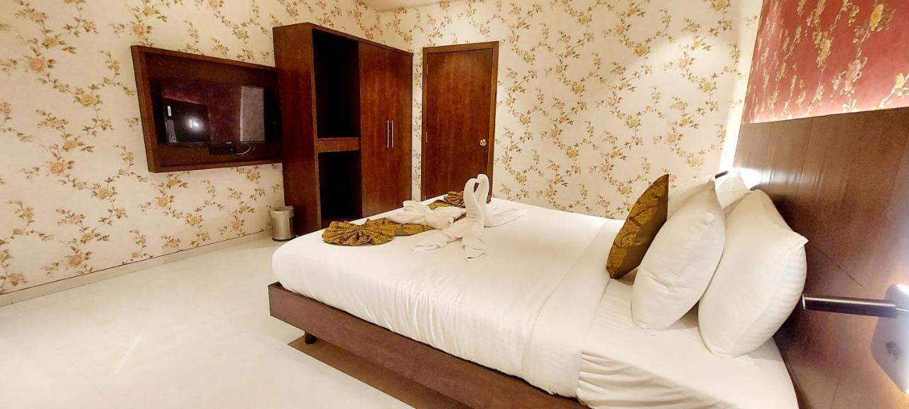 Hotel Madhuban Silvassa Esterno foto