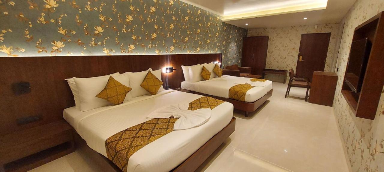 Hotel Madhuban Silvassa Esterno foto