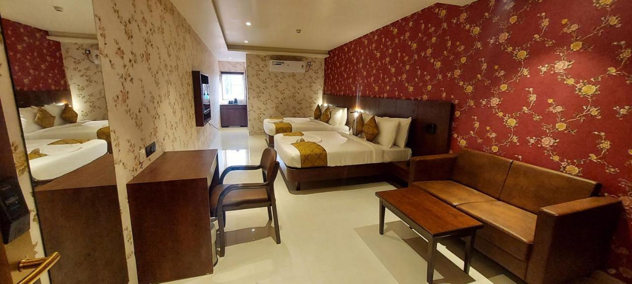 Hotel Madhuban Silvassa Esterno foto