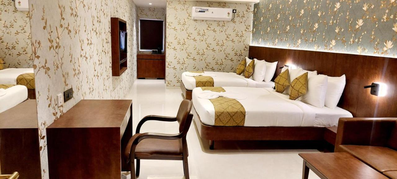 Hotel Madhuban Silvassa Esterno foto