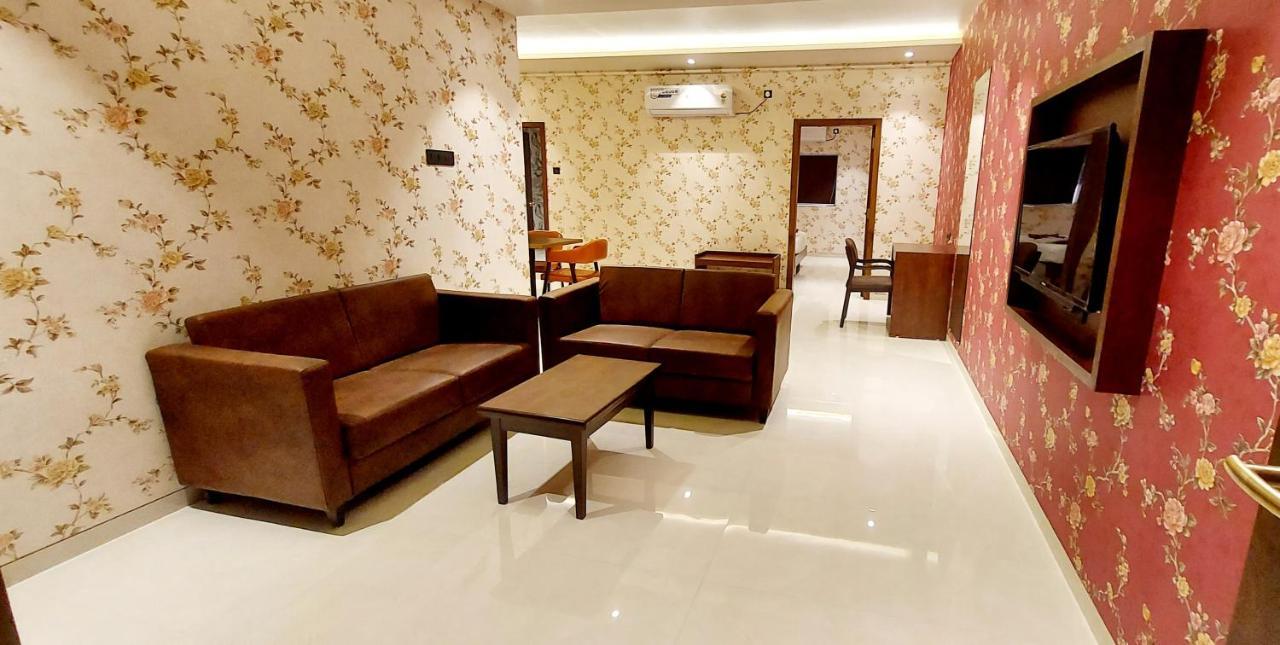 Hotel Madhuban Silvassa Esterno foto