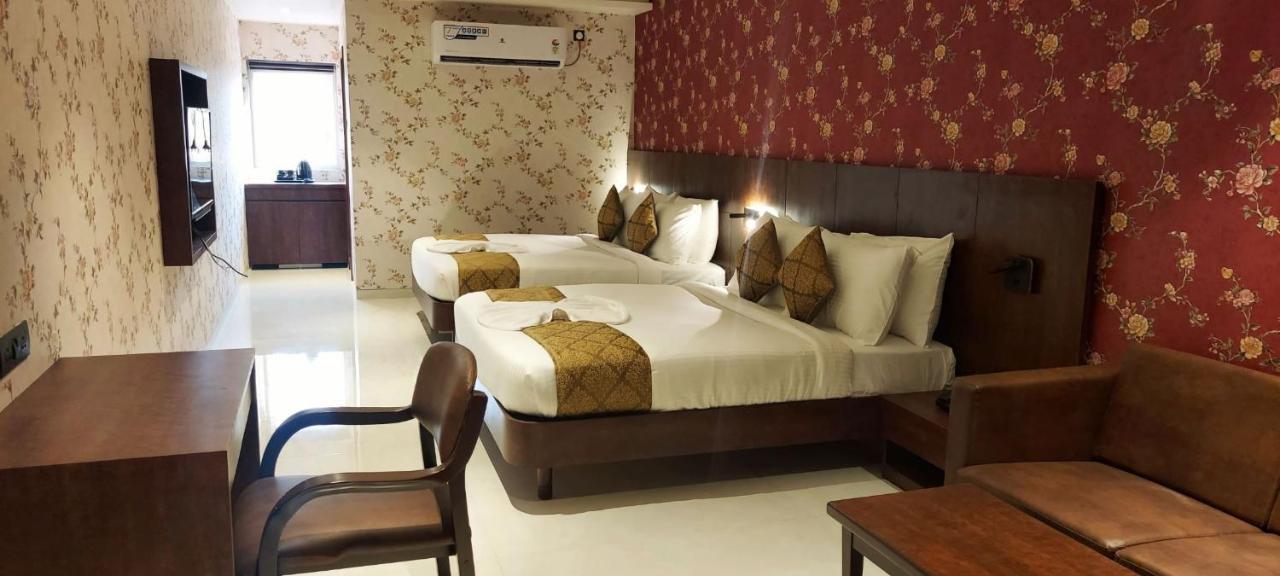 Hotel Madhuban Silvassa Esterno foto