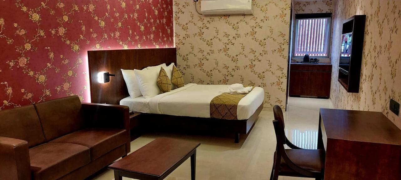 Hotel Madhuban Silvassa Esterno foto