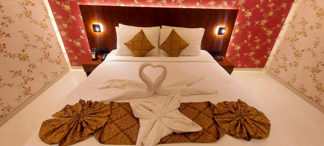 Hotel Madhuban Silvassa Esterno foto