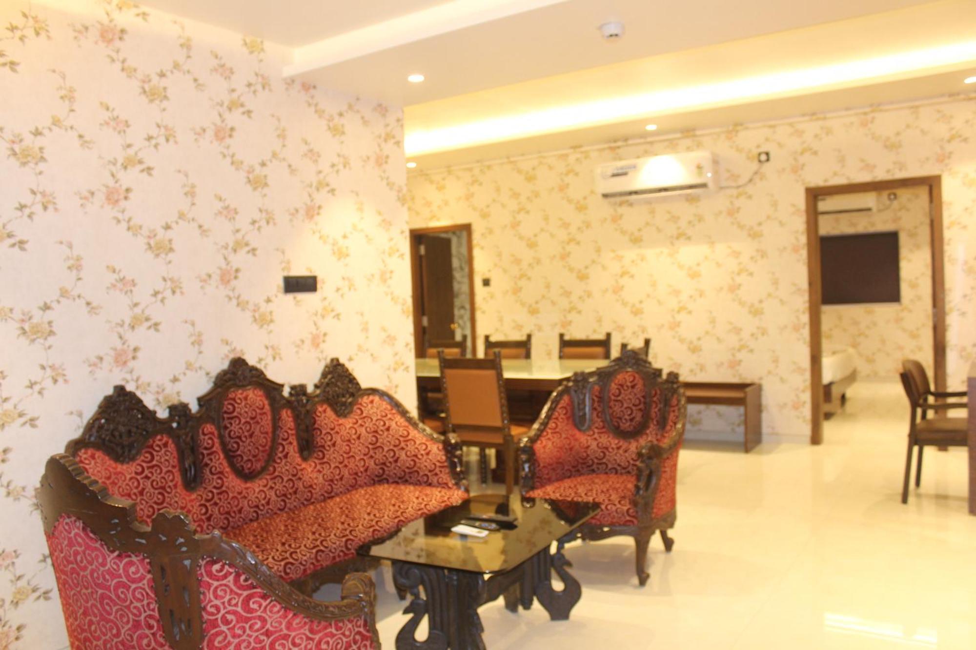 Hotel Madhuban Silvassa Esterno foto