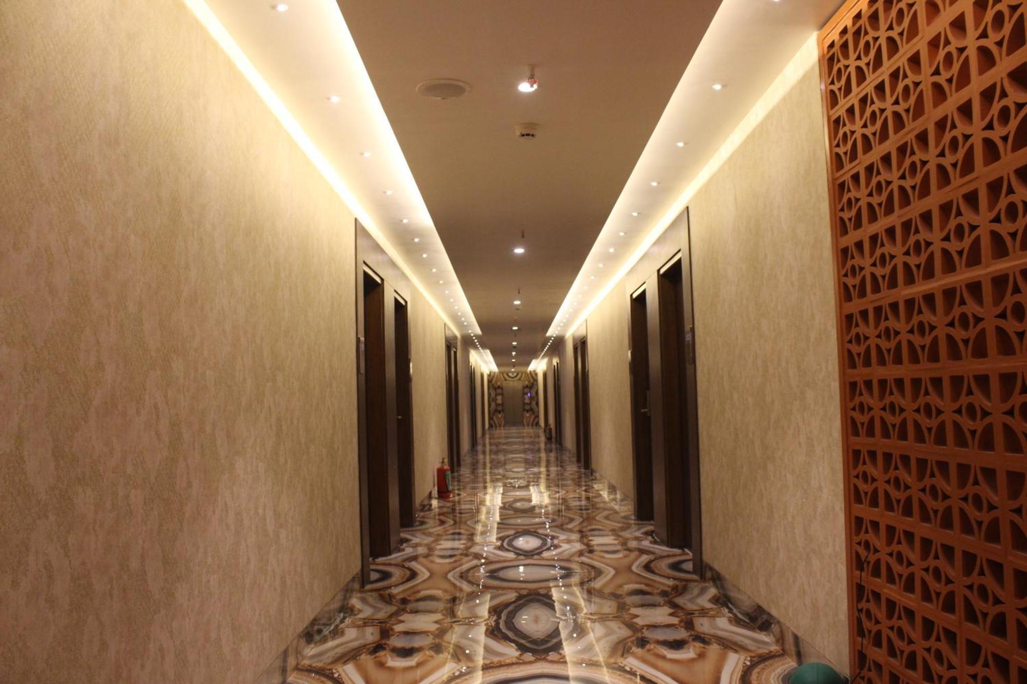 Hotel Madhuban Silvassa Esterno foto