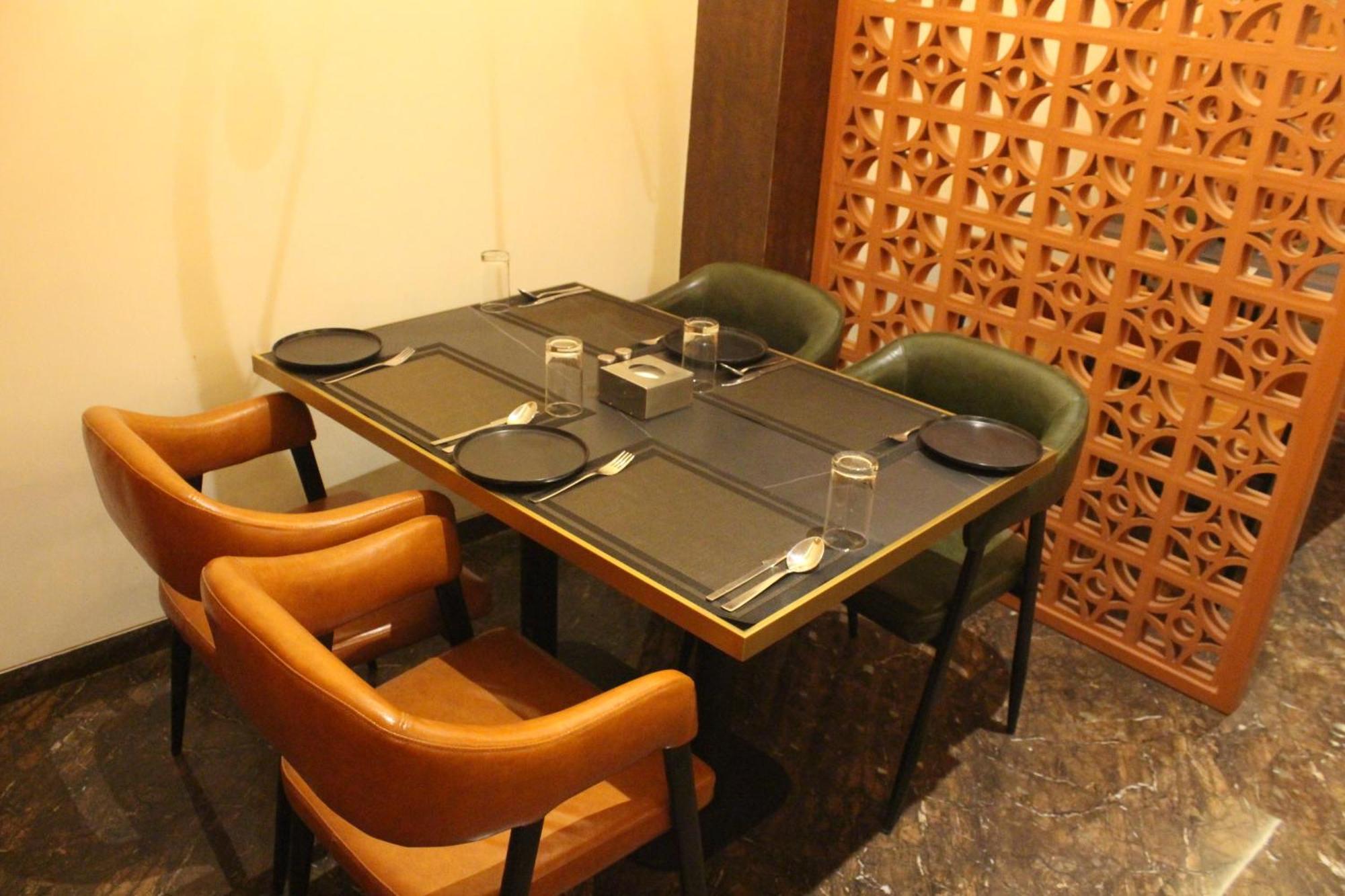 Hotel Madhuban Silvassa Esterno foto
