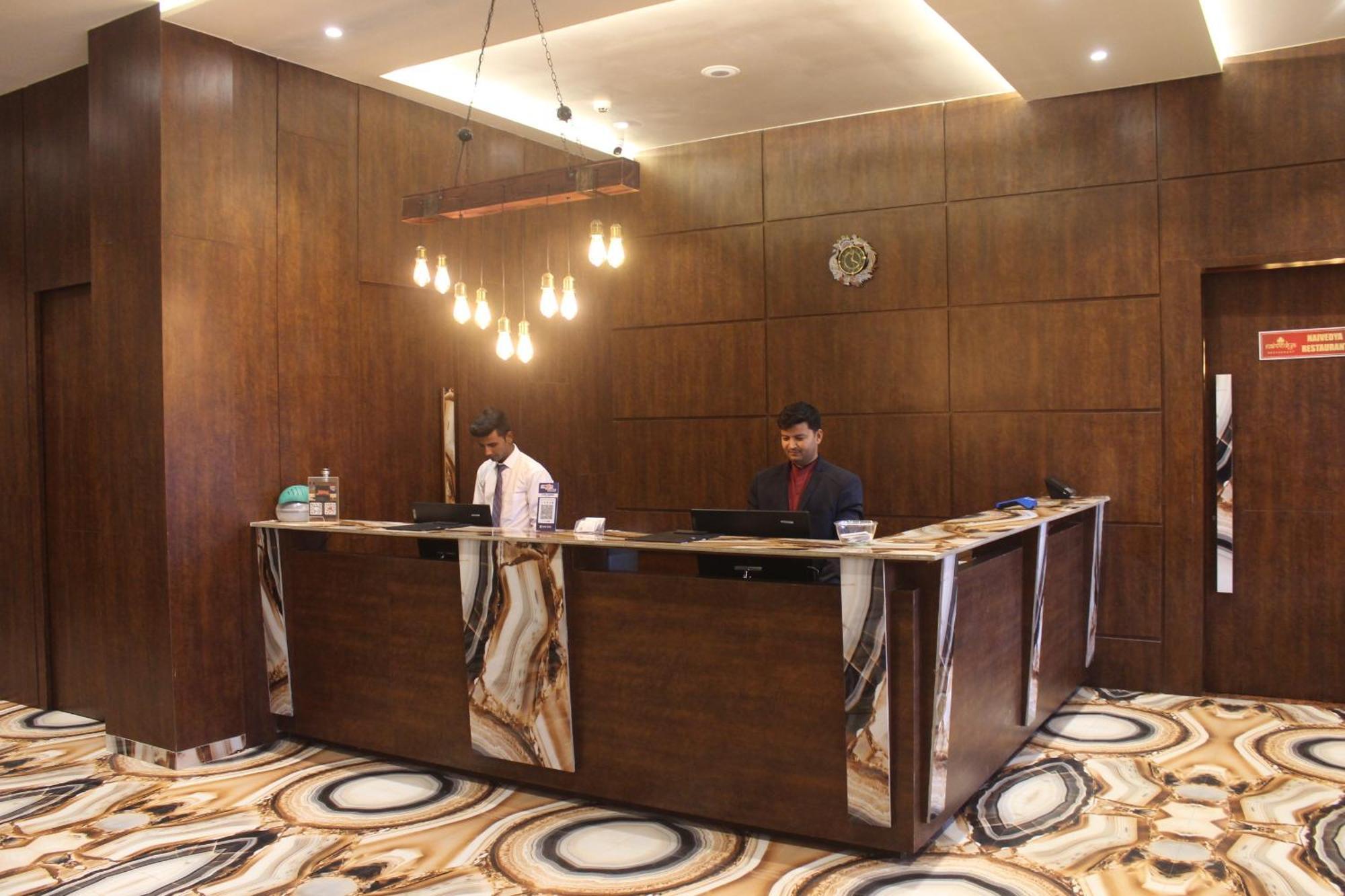 Hotel Madhuban Silvassa Esterno foto